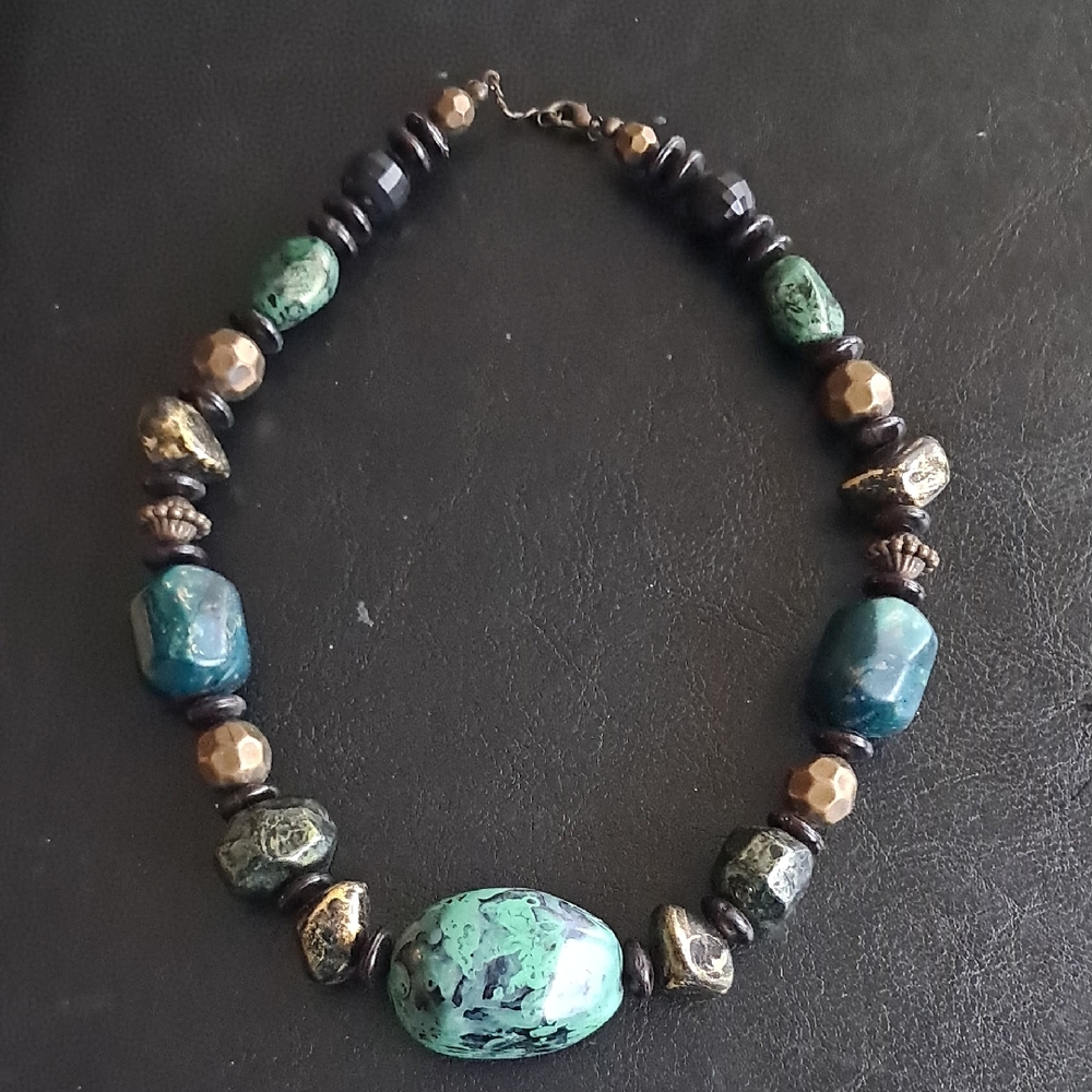 Elegant Green and Gold Beaded Necklace